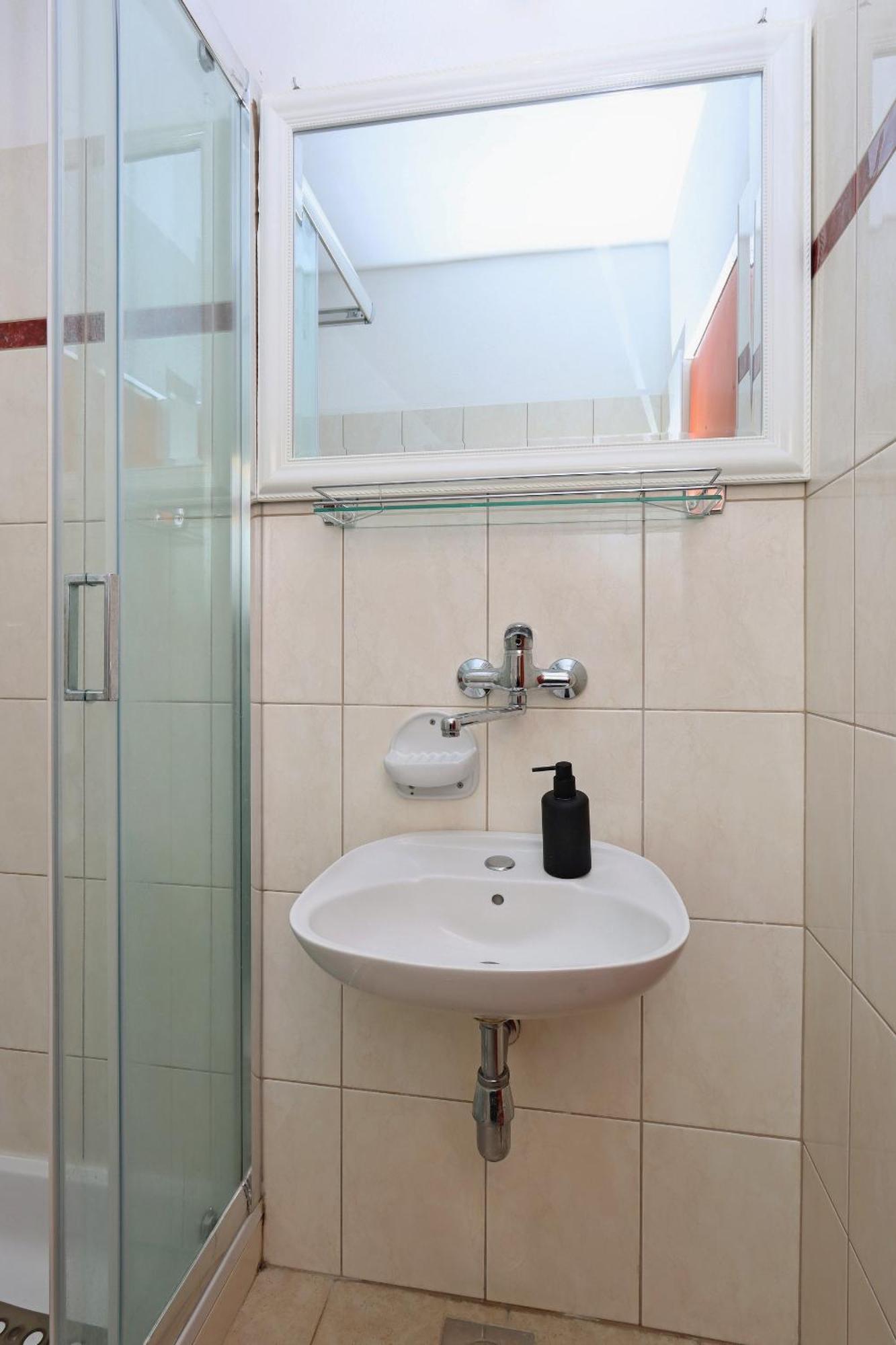Apartments With A Parking Space Pag - 18345 باغ الغرفة الصورة